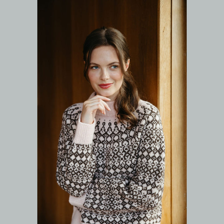 Efterår No 8 Sweater by Anne-Sophie Nørby Velling in Hillesvåg Ask