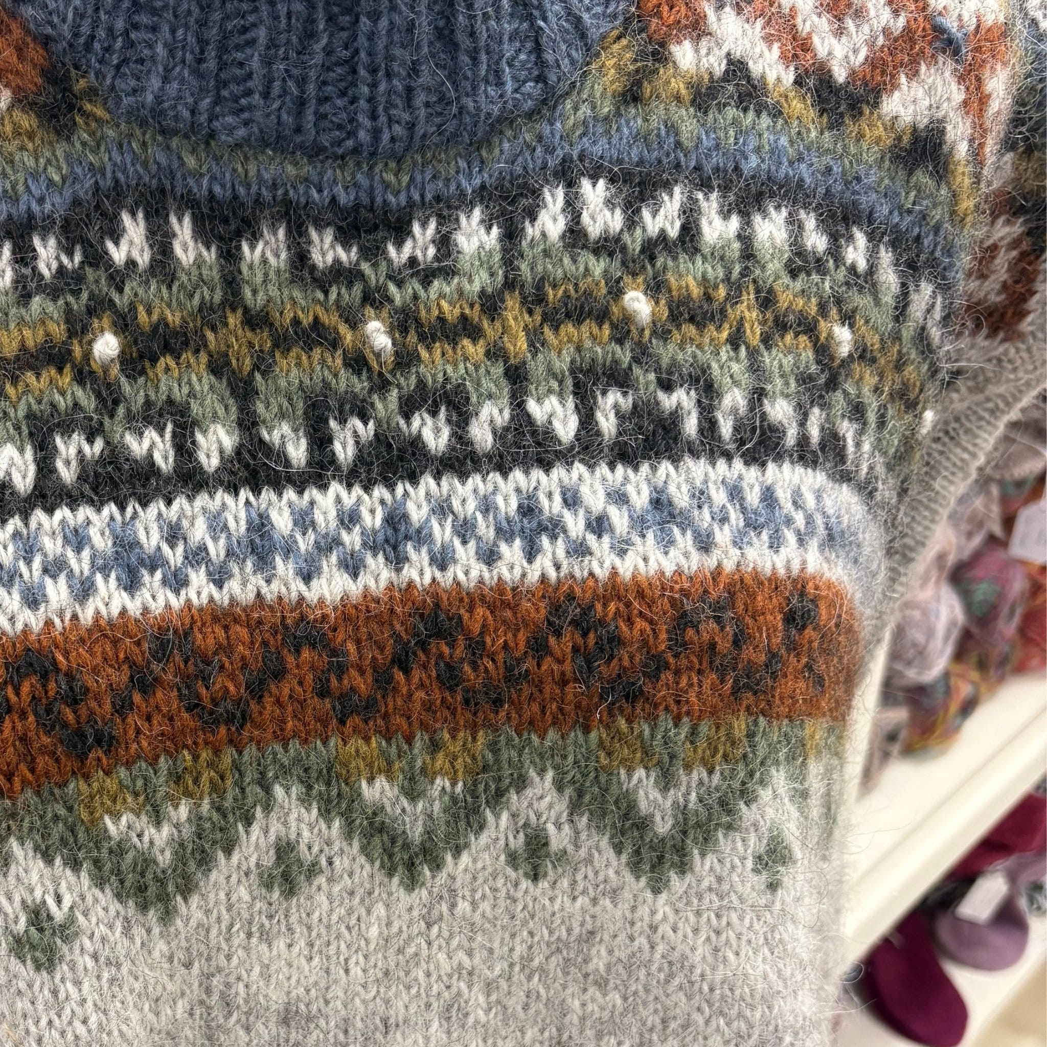 Ris Poncho by Védís Jónsdóttir for Ístex in Léttlopi and Einband