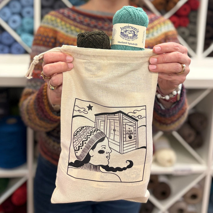 Cake Fridge Hat by Gudrun Johnston in Jamieson's of Shetland Spindrift