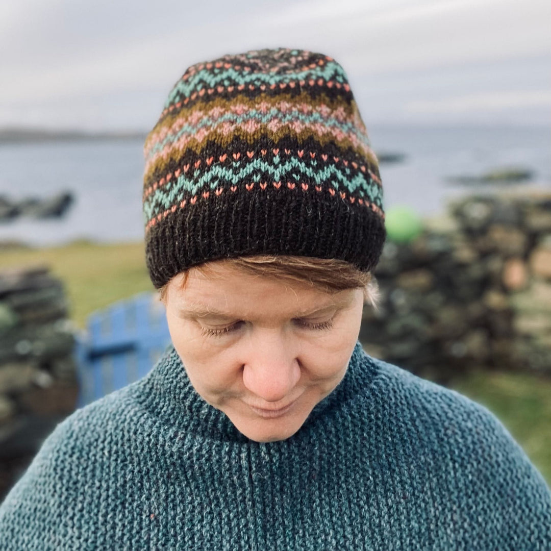 Cake Fridge Hat by Gudrun Johnston in Jamieson's of Shetland Spindrift
