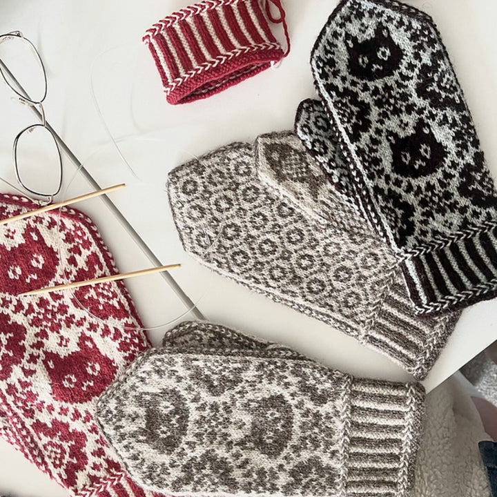Kitten Catch Mittens by Florence Miller in Jamieson's of Shetland Spindrift
