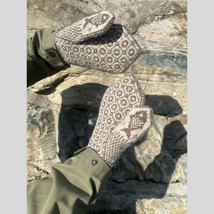 Kitten Catch Mittens by Florence Miller in Jamieson's of Shetland Spindrift