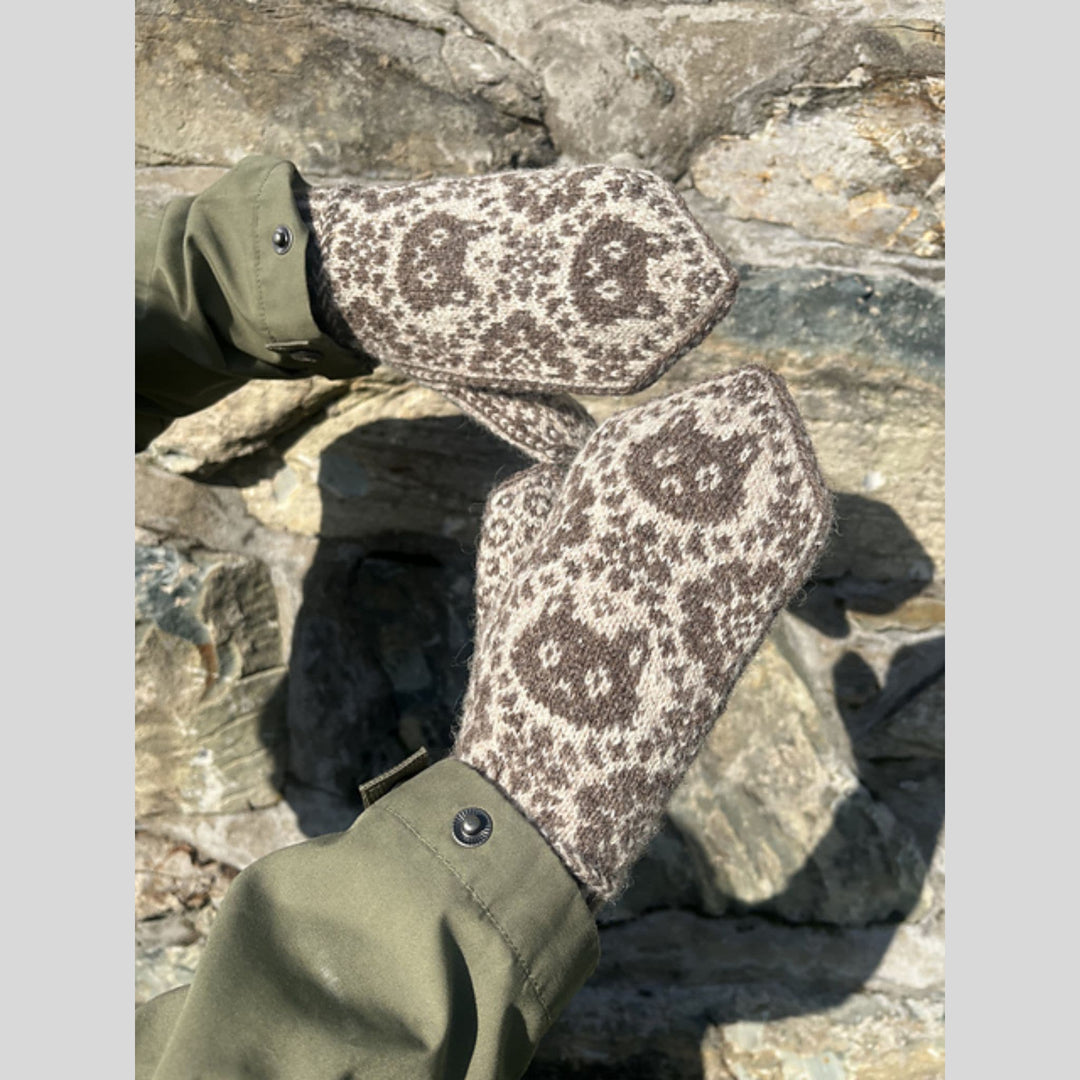 Kitten Catch Mittens by Florence Miller in Jamieson's of Shetland Spindrift