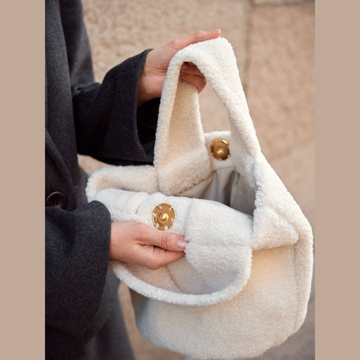 Nordic Chic: Knitting a Modern Wardrobe by Leeni Hoimela