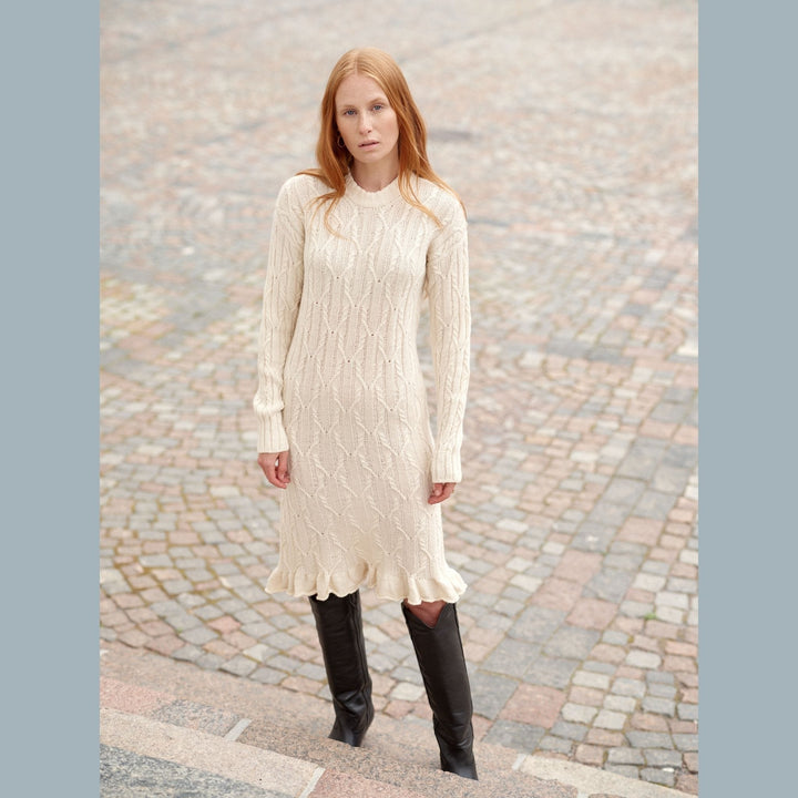 Nordic Chic: Knitting a Modern Wardrobe by Leeni Hoimela