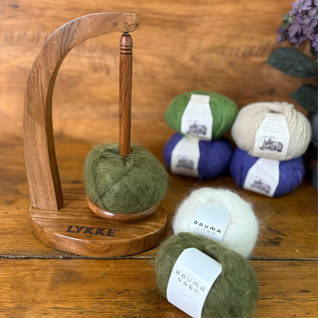 Lykke Pendel - Acacia Wood Yarn Concierge