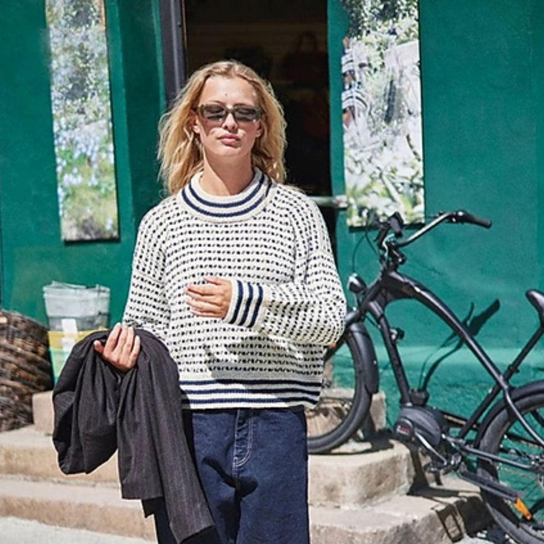 Islender Women's Sweater in Sandnes Garn Sisu