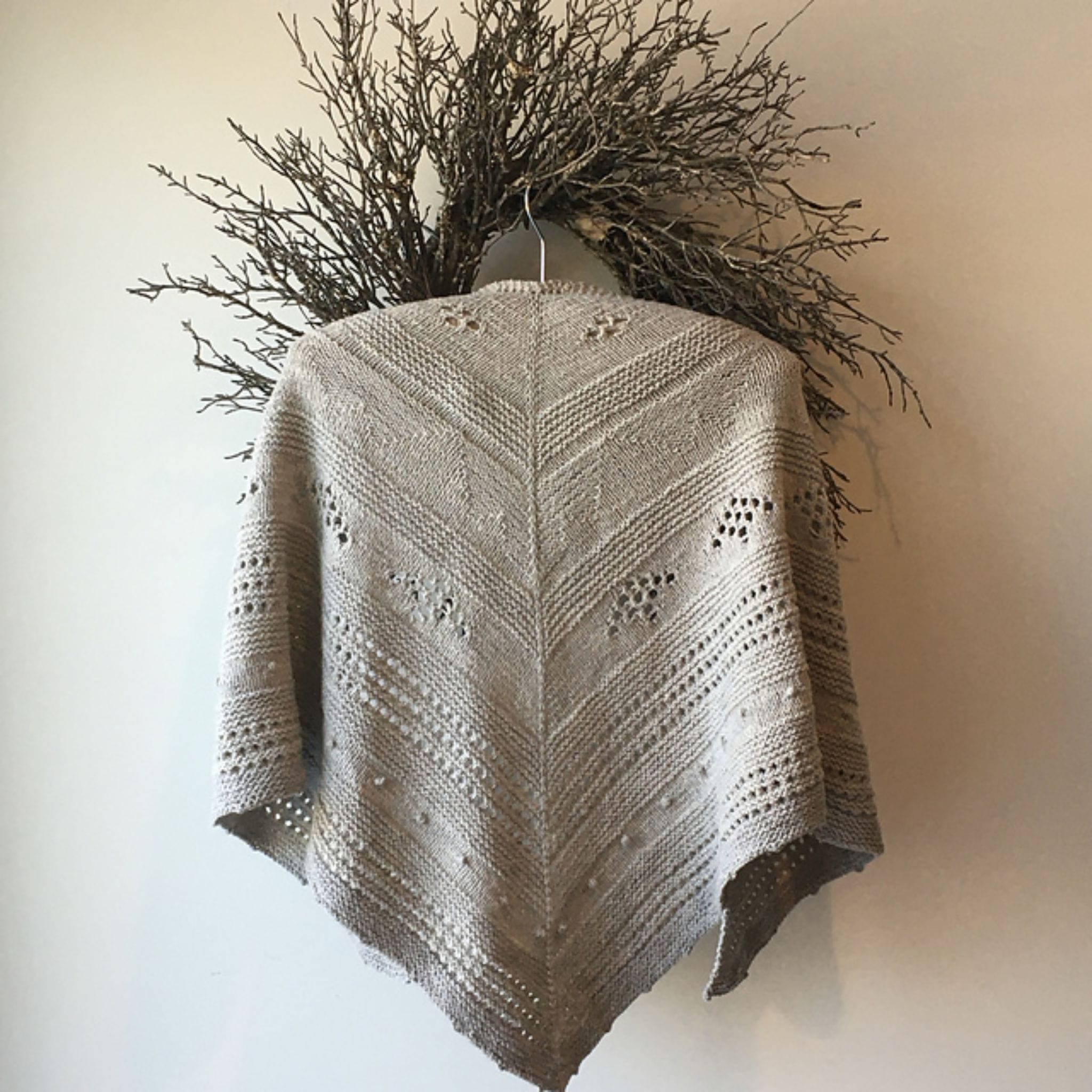 Antwort アントワート WOOL GABARDINE TOP KNOT Jenny Lake Shawl by Carolyn Holbrook in Mountain Meadow Wool Cody