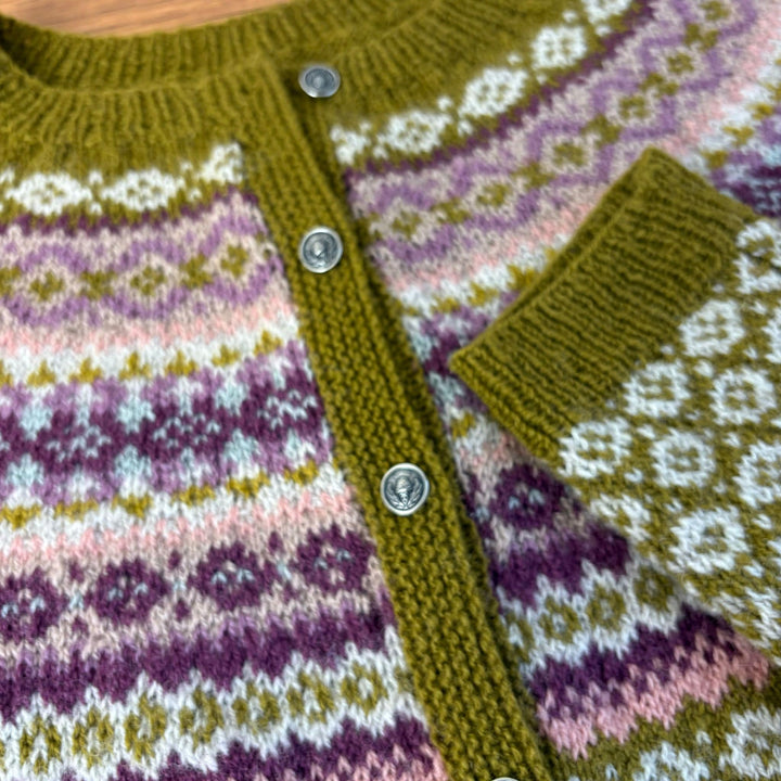 Agnes Kofta (Cardigan) by Kristin Wiola Ødegård in Finullgarn