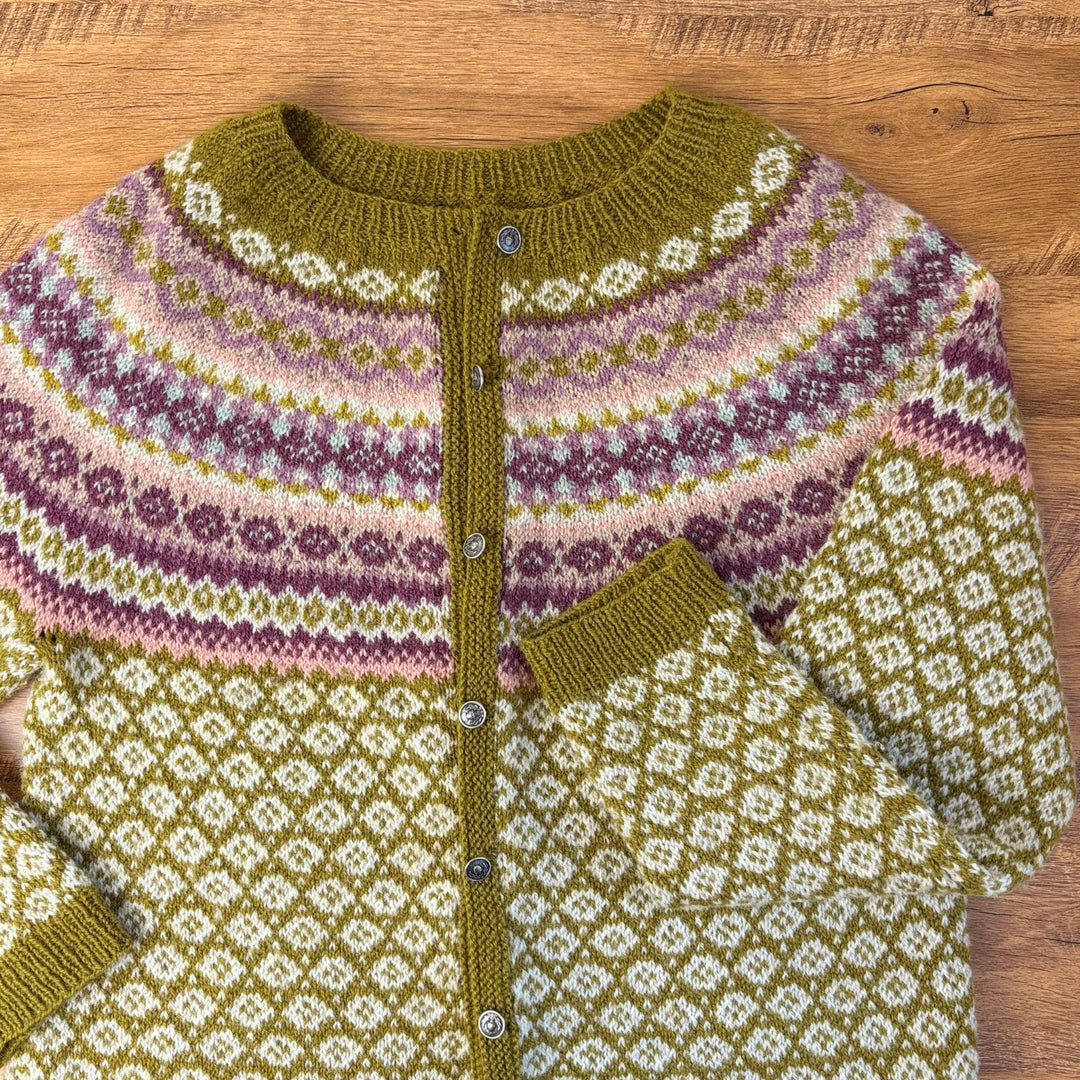 Agnes Kofta (Cardigan) by Kristin Wiola Ødegård in Finullgarn