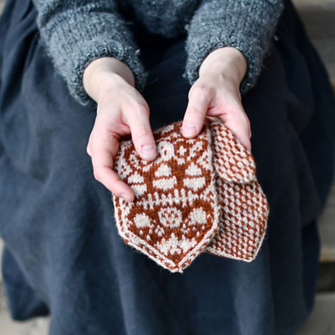 Pumpkin Spice Mittens by Anna Sjösvärd Knitwear in Finullgarn