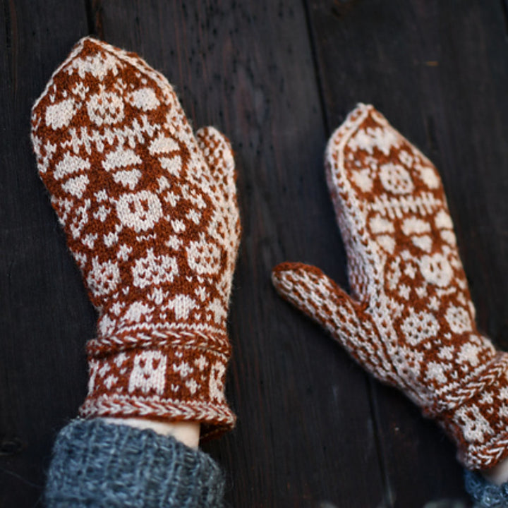 Pumpkin Spice Mittens by Anna Sjösvärd Knitwear in Finullgarn