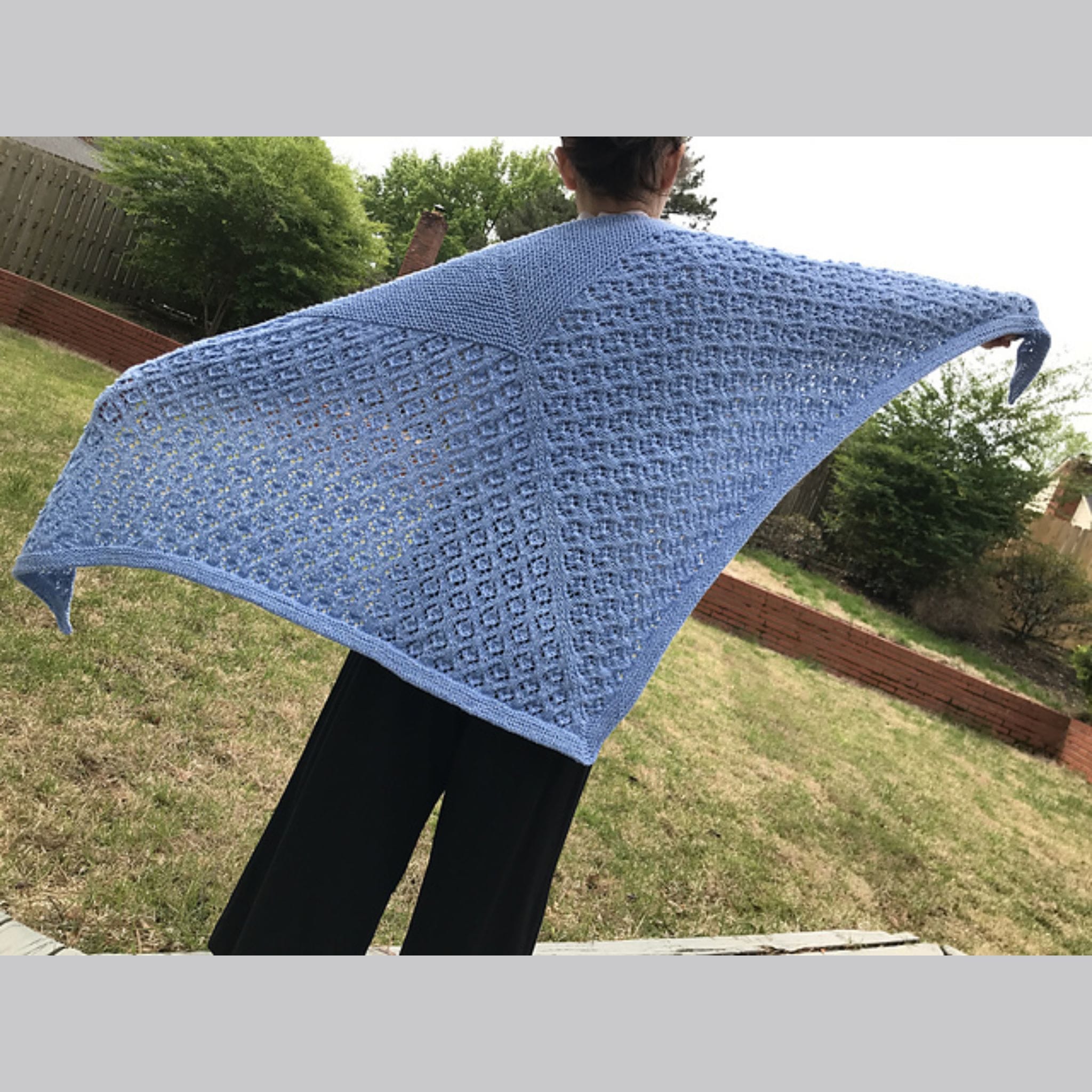 Kodachi Shawl by Noriko Ichikawa in Retrosaria Rosa Pomar Brusca