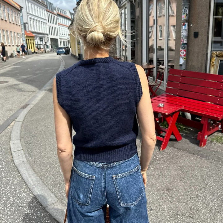 Maggie Vest by PetiteKnit in Sandnes Garn Peer Gynt