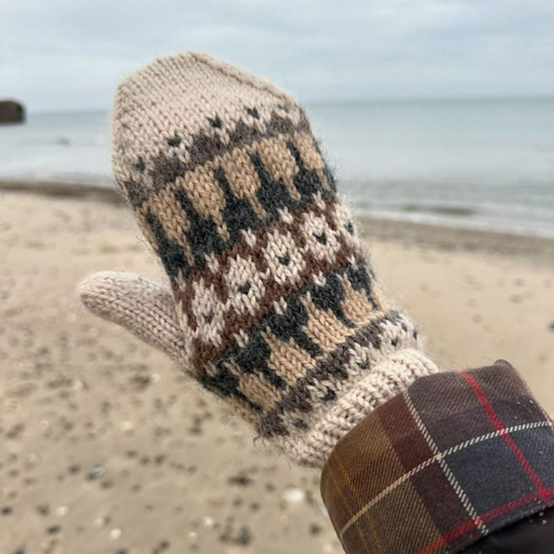 Celeste Mittens by PetiteKnit in Sandnes Garn Peer Gynt