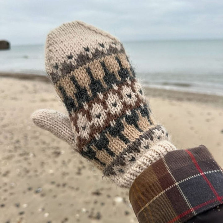 Celeste Mittens by PetiteKnit in Sandnes Garn Peer Gynt