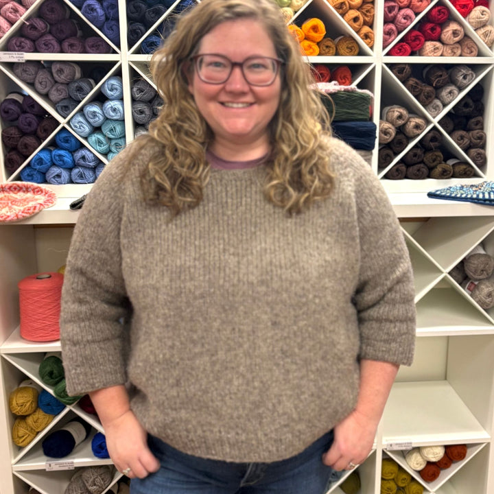 Vanilla's Big Sister Sweater by Corinne Tomlinson in WoolDreamers Manchelopis
