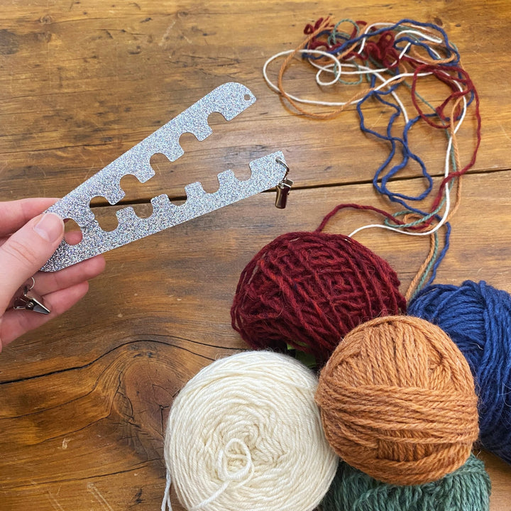 Yarn-Gator Colorwork Divider