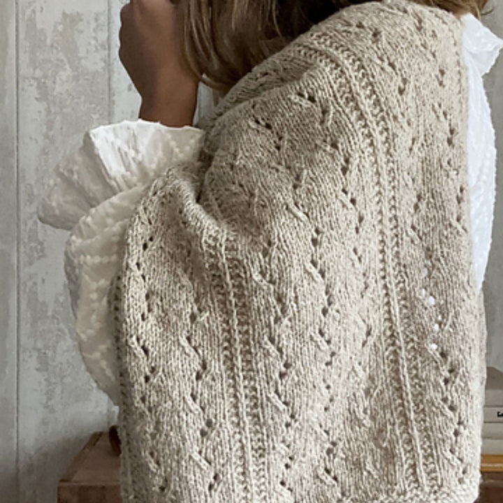 Estola Poniente by Arantxa Casado in Saona