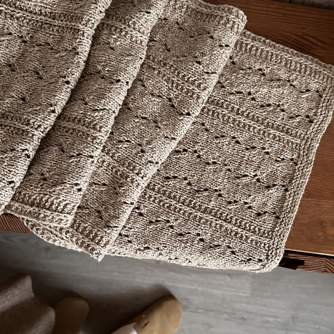 Estola Poniente by Arantxa Casado in Saona