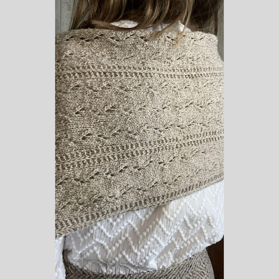 Estola Poniente by Arantxa Casado in Saona