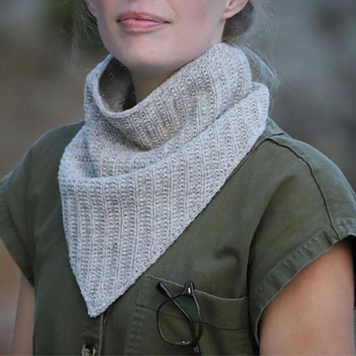 ROS Kerchief by Alicia Plummer in WoolDreamers 90 Varas