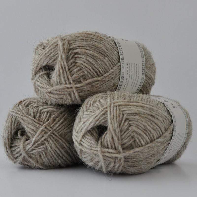 Ball of Lettlopi in colorway 0085 - oatmeal heather.
