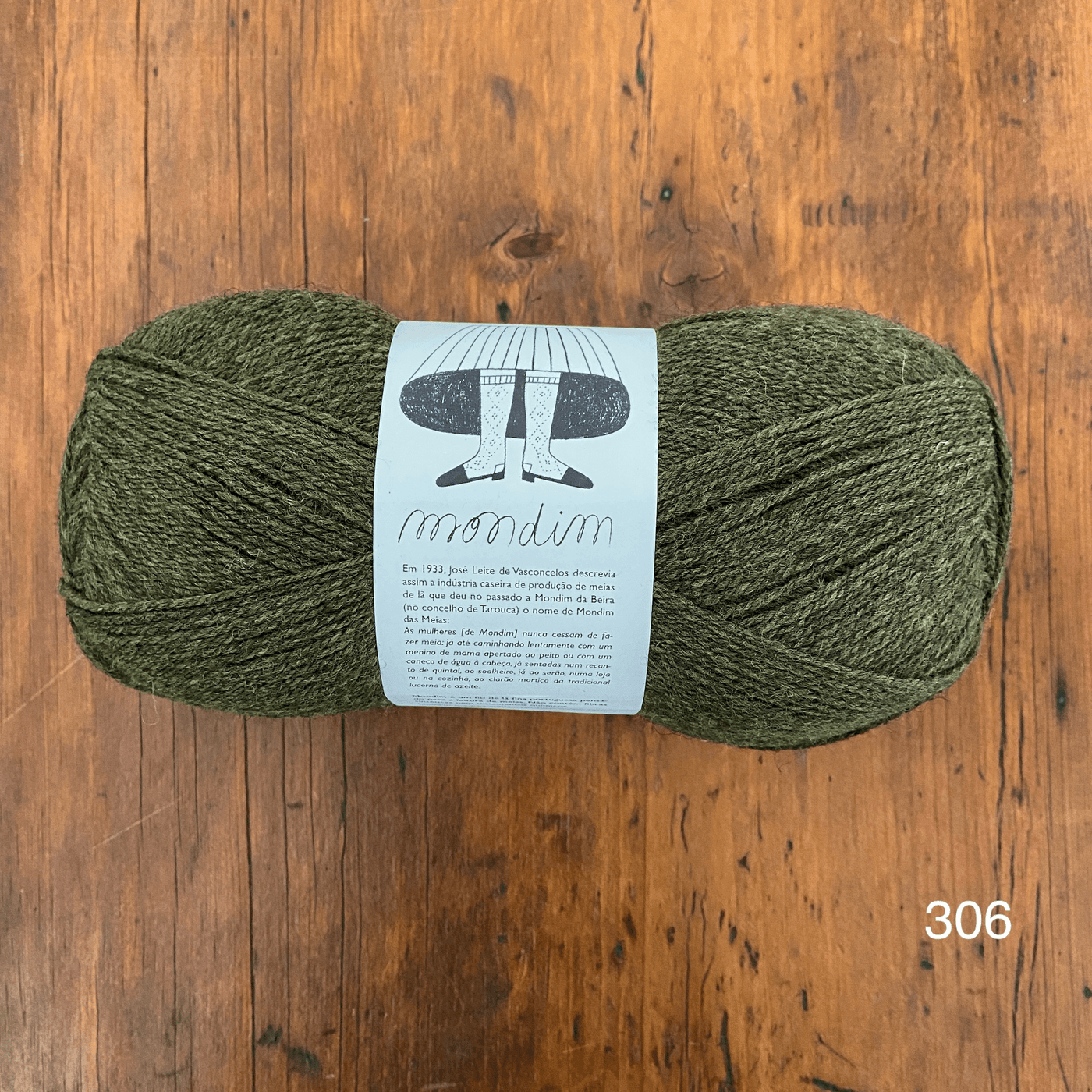 The Woolly Thistle Retrosaria Mondim Fingering Weight Yarn in 306 (green)