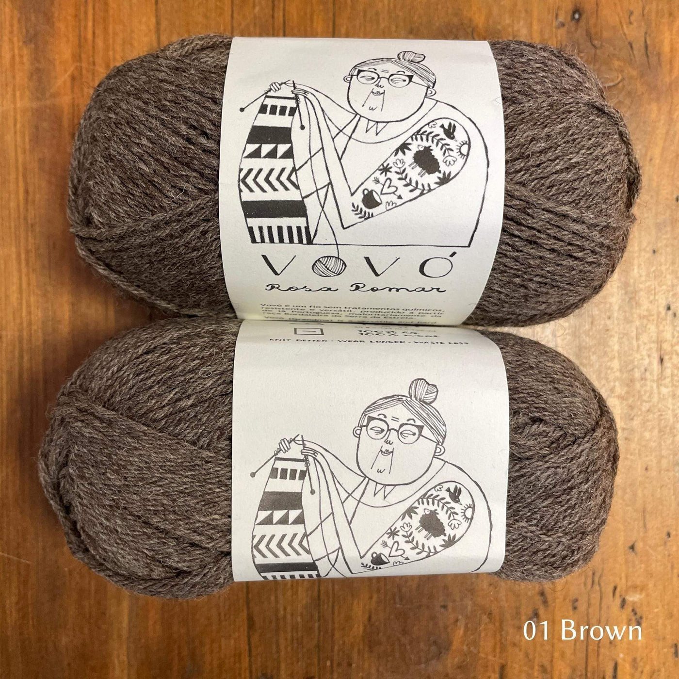 Retrosaria Vovo variant color 01 brown, medium brown, showing label with grandmother knitting